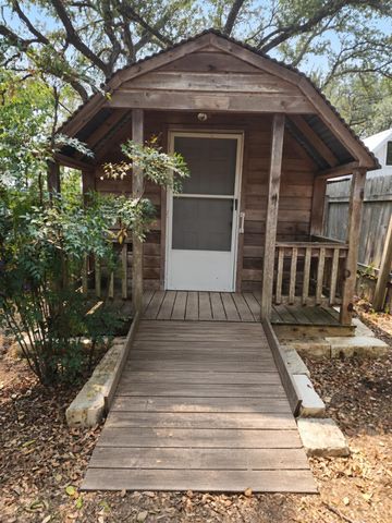 15 Las Flores DR, Wimberley, TX 78676
