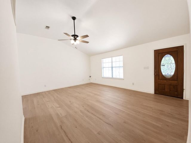 15 Las Flores DR, Wimberley, TX 78676