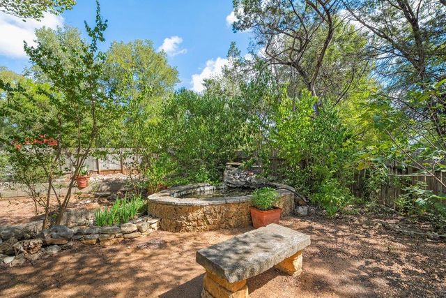 15 Las Flores DR, Wimberley, TX 78676