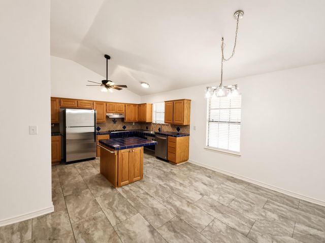 15 Las Flores DR, Wimberley, TX 78676