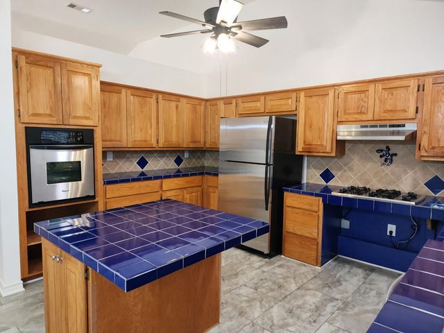 15 Las Flores DR, Wimberley, TX 78676