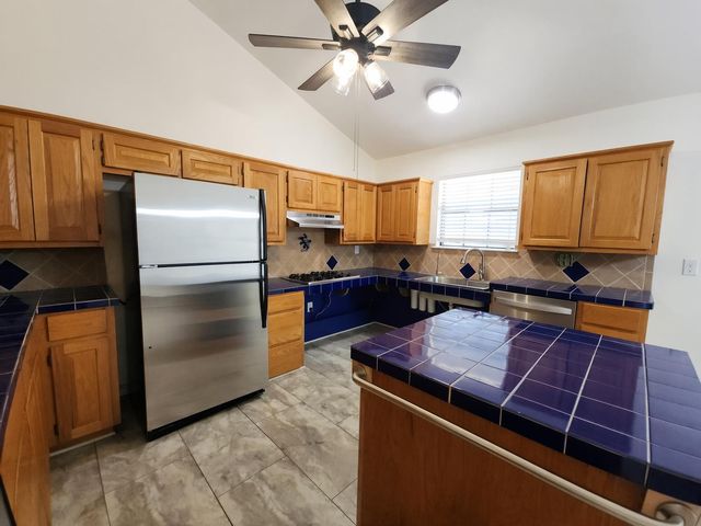 15 Las Flores DR, Wimberley, TX 78676