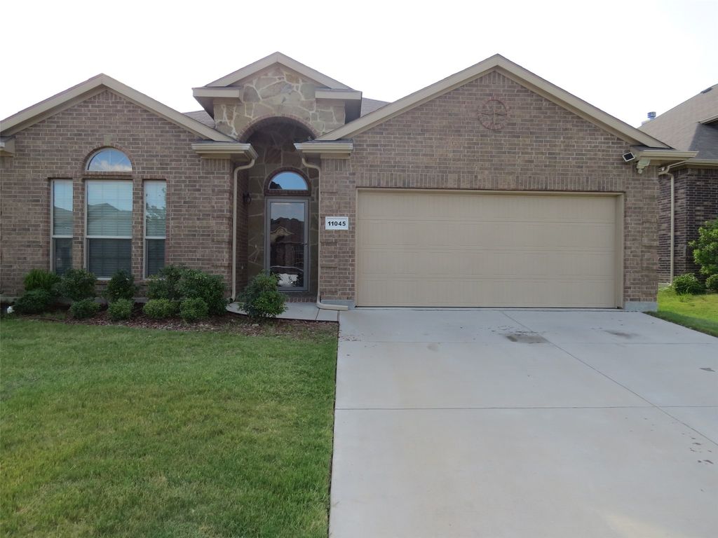 11045 Erinmoor Trail, Fort Worth, TX 76052
