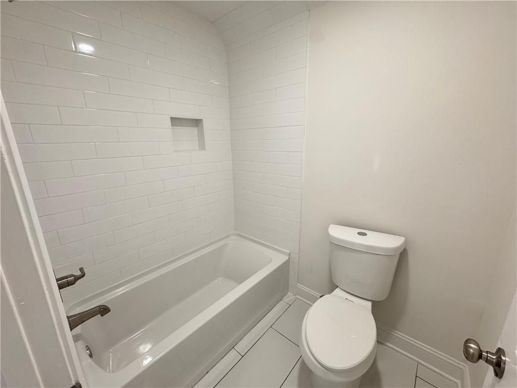 Image 19 of property listing at 9240 Prestwick Club Drive, Duluth, GA 30097