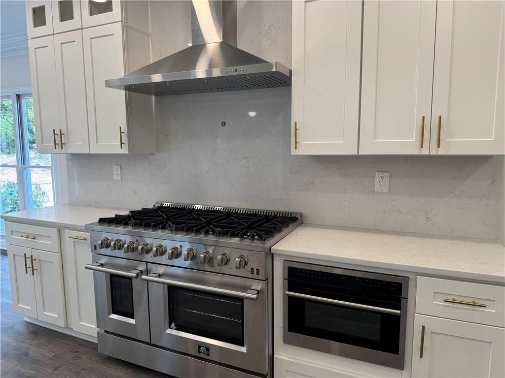 Image 5 of property listing at 9240 Prestwick Club Drive, Duluth, GA 30097