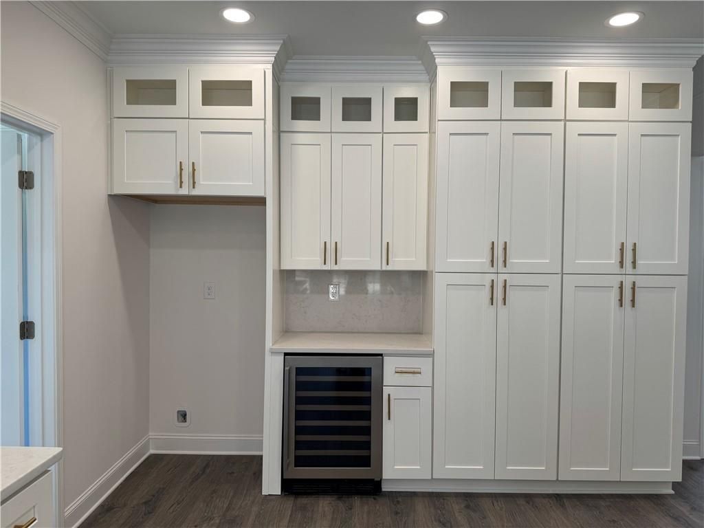 Image 6 of property listing at 9240 Prestwick Club Drive, Duluth, GA 30097