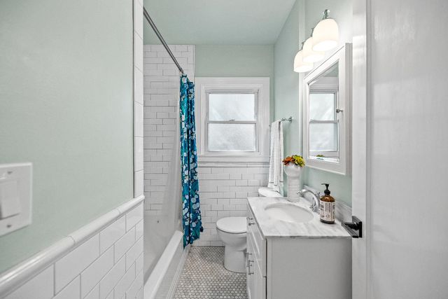 847 56th St, Sacramento, CA 95819