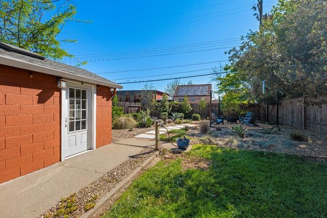 847 56th St, Sacramento, CA 95819