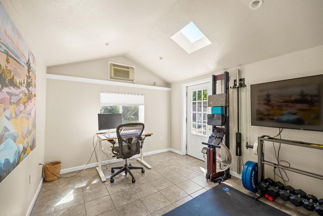 847 56th St, Sacramento, CA 95819