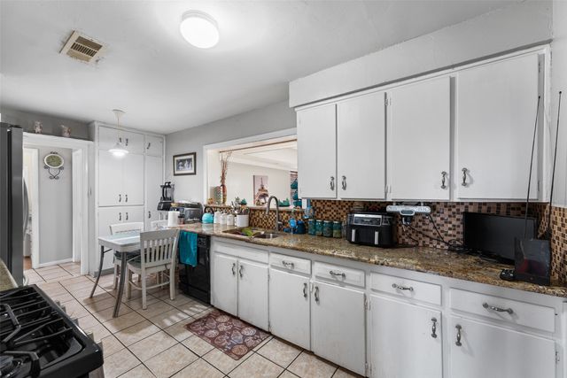 3524 Fossil Drive, Fort Worth, TX 76111