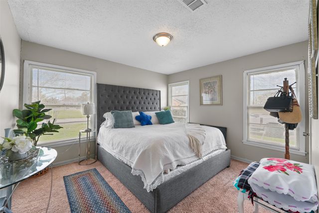 3524 Fossil Drive, Fort Worth, TX 76111