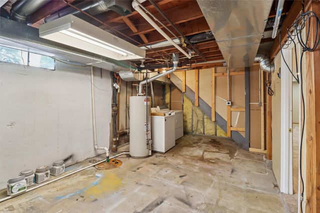 2606 E 39th Street, Des Moines, IA 50317