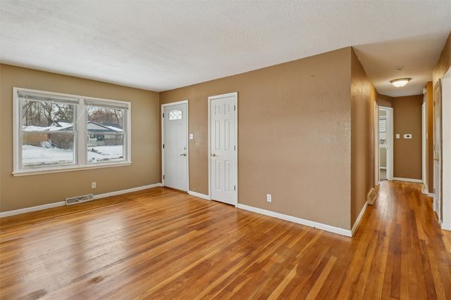 2606 E 39th Street, Des Moines, IA 50317