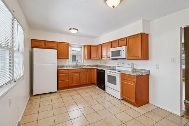 2606 E 39th Street, Des Moines, IA 50317