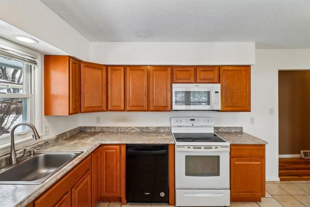 2606 E 39th Street, Des Moines, IA 50317