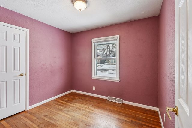 2606 E 39th Street, Des Moines, IA 50317