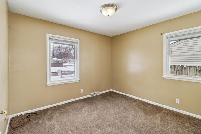 2606 E 39th Street, Des Moines, IA 50317