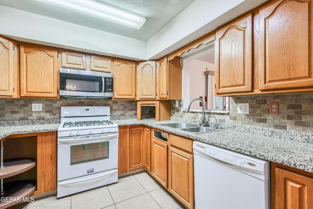 5404 RAYMOND TELLES Drive, El Paso, TX 79924