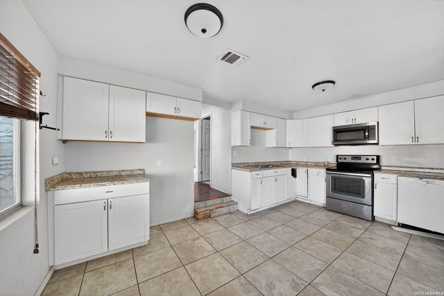 761 Avenue F, Poteet, TX 78065