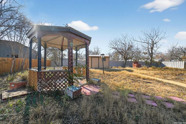 761 Avenue F, Poteet, TX 78065