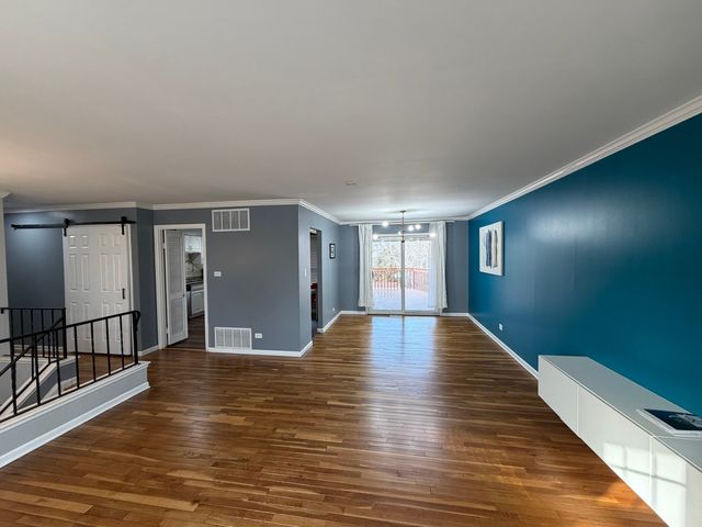 1200 Glen Lane, Hoffman Estates, IL 60169