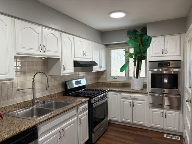 1200 Glen Lane, Hoffman Estates, IL 60169