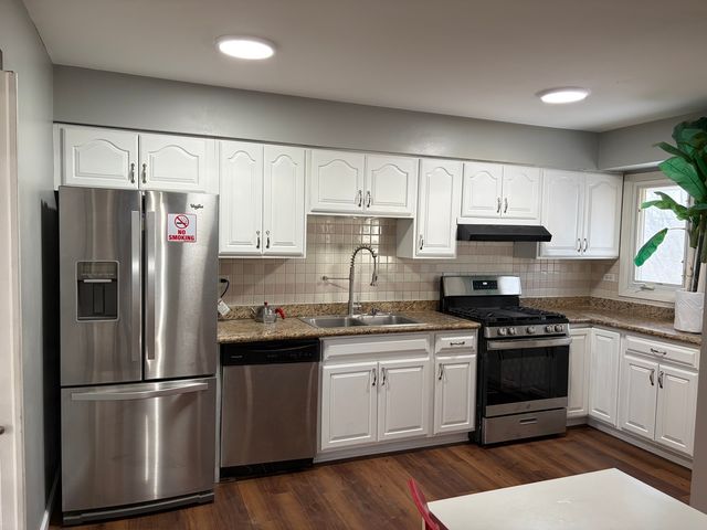 1200 Glen Lane, Hoffman Estates, IL 60169