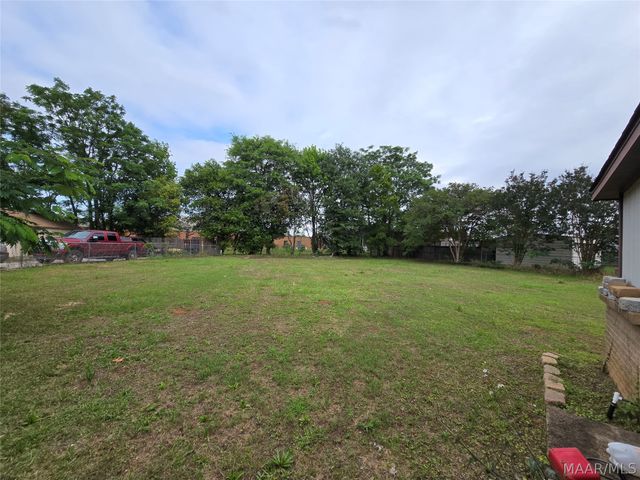 114 E Teri Court, Prattville, AL 36066