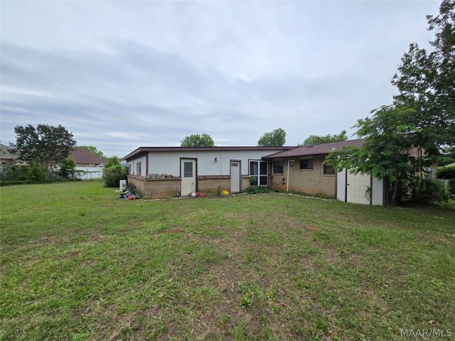 114 E Teri Court, Prattville, AL 36066