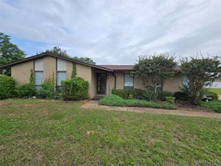 114 E Teri Court, Prattville, AL 36066