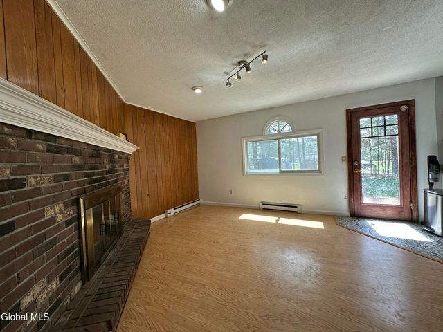 16 John Street, Queensbury, NY 12804