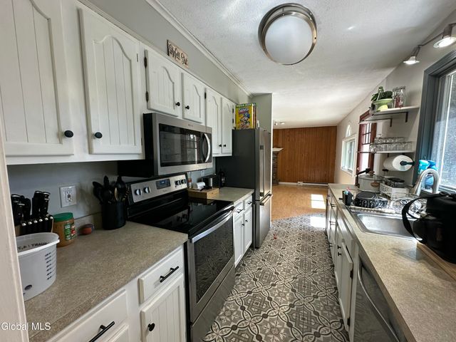 16 John Street, Queensbury, NY 12804