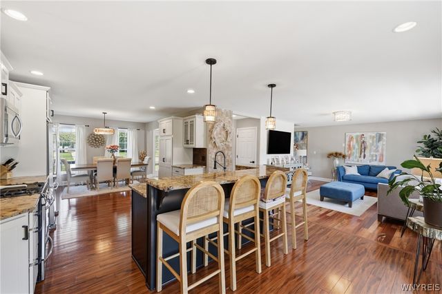 10 Island Park Circle, Grand Island, NY 14072