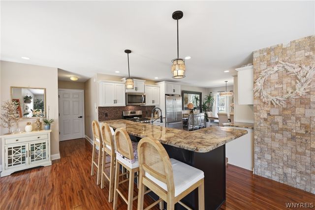 10 Island Park Circle, Grand Island, NY 14072