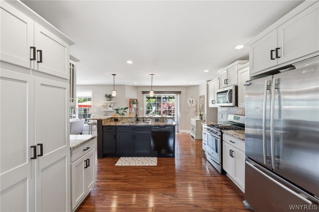 10 Island Park Circle, Grand Island, NY 14072