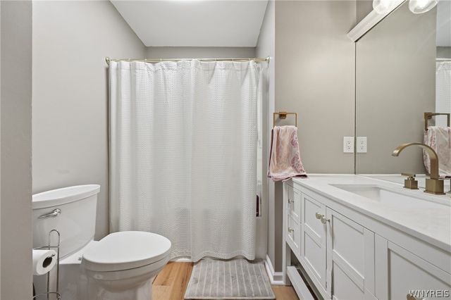 10 Island Park Circle, Grand Island, NY 14072