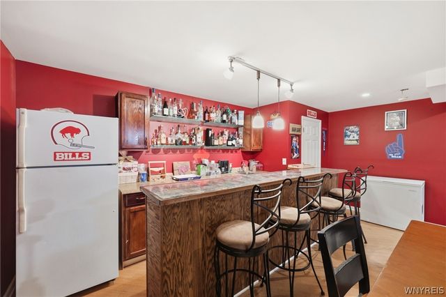 10 Island Park Circle, Grand Island, NY 14072