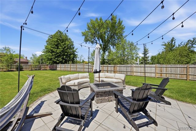 10 Island Park Circle, Grand Island, NY 14072
