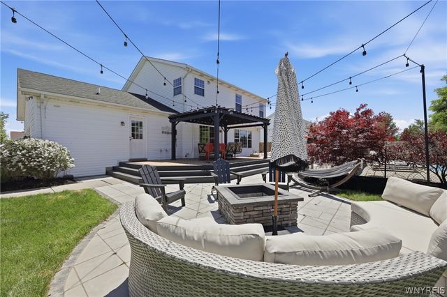 10 Island Park Circle, Grand Island, NY 14072