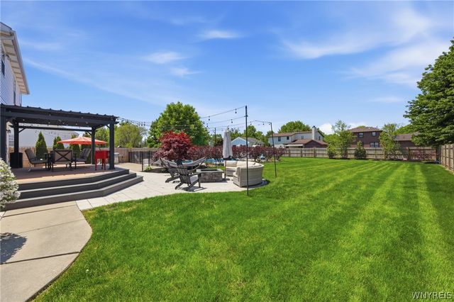 10 Island Park Circle, Grand Island, NY 14072
