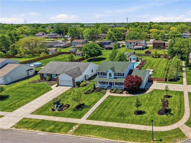 10 Island Park Circle, Grand Island, NY 14072
