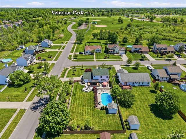 10 Island Park Circle, Grand Island, NY 14072