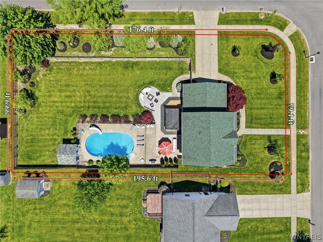 10 Island Park Circle, Grand Island, NY 14072