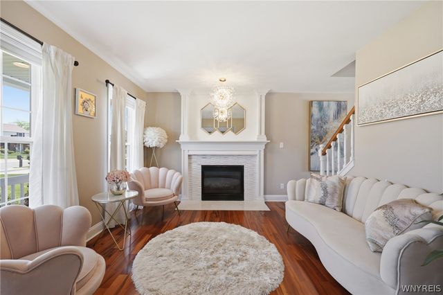 10 Island Park Circle, Grand Island, NY 14072