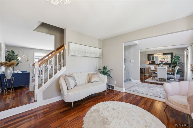 10 Island Park Circle, Grand Island, NY 14072