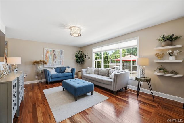 10 Island Park Circle, Grand Island, NY 14072