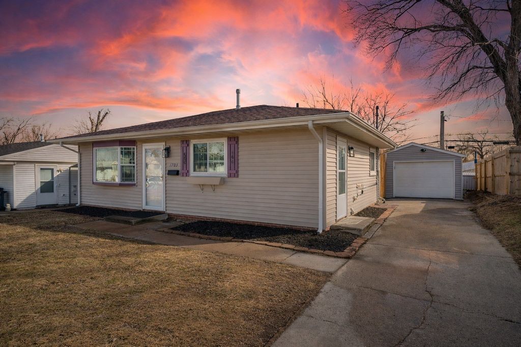 1703 14th Avenue SW, Cedar Rapids, IA 52404