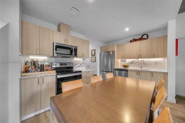 320 NE 126th St 32, North Miami, FL 33161
