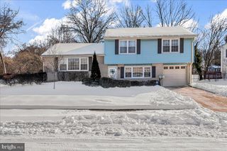 2036 FLORAL DR, Wilmington, DE 19810