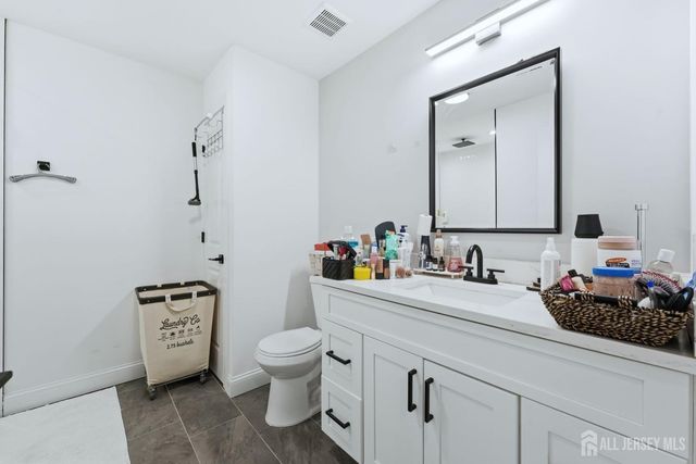 15 Rector Avenue, Woodbridge Proper, NJ 07095